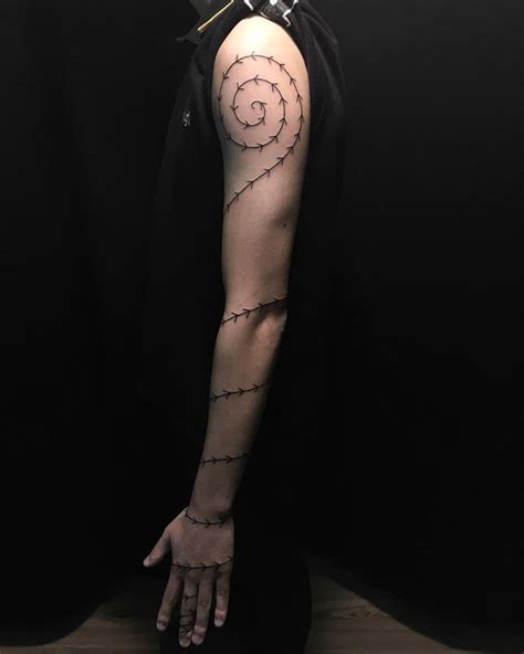 Various <b>tattoos</b> cover his arms, and a sun <b>tattoo</b> covers his entire left. . Juuzou suzuya tattoos